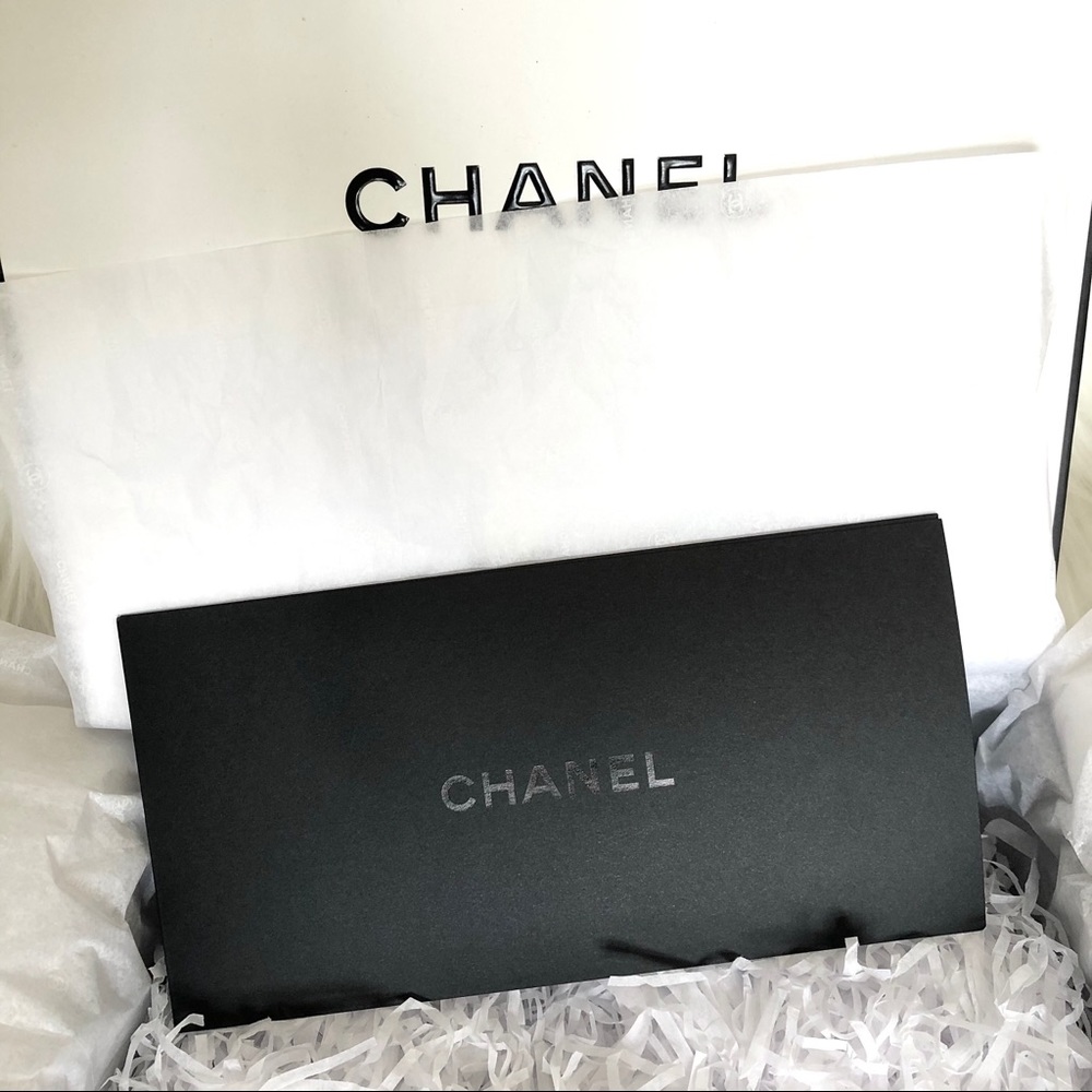 Chanel Gift Box - Picture 2 of 5